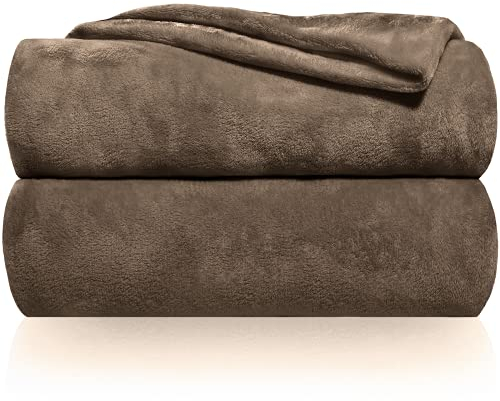 Gräfenstayn® Kuscheldecke flauschig & super weich - hochwertige Fleecedecke auch als Wohndecke, Tagesdecke, Sofadecke & Wohnzimmer geeignet - Überwurf Decke Sofa & Couch (Dunkelbraun, 200x150 cm)