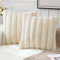 MIULEE 2er Set Plüsch Kissenbezüge Kunstpelz Dekorative Kissenhüllen Modern Sofakissen Boho Couchkissen für Wohnzimmer Sofa Schlafzimmer 45x45 Cremeweiß