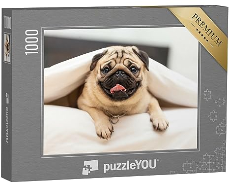 puzzleYOU: Puzzle 1000 Teile „Lustiger Mops unter Einer kuscheligen weißen Decke“ – aus der Puzzle-Kollektion Mops, Hunde