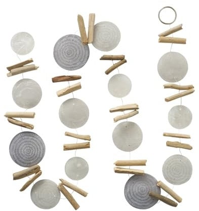 Boltze Capiz Deko Girlande hängend Nerida -1 Stück, Länge 180 cm Fensterdeko Boho Perlmutt Scheiben Muschel Kette zum Aufhängen Boltze Home Windspiel Wind Chimes Wanddeko Bad