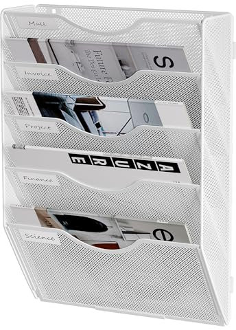 Senhoglb Porte Revue Mural Porte Document Mural, Métall Banette Murale Organisateur à 5 Compartiments, Panneaux d'Étiquetage, Poches Latérales en U, Facile à Accéder et à Ranger, Blanc