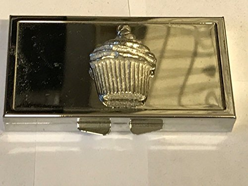GIFTSFORALL Big Cupcake Bakery Home Kochen Backen tg177 aus feinem englischen Zinn auf Einem verspiegelten 7 Tage Pillendose geschrieben von Uns Geschenke für alle 2016 von Derbyshire UK
