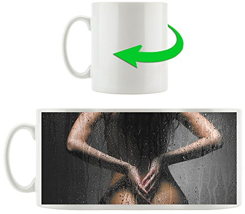 Nackte Frau hinter feuchter Glaswand B&W Detail, Motivtasse aus weißem Keramik 300ml, Tolle Geschenkidee zu jedem Anlass. Ihr neuer Lieblingsbecher für Kaffe, Tee und Heißgetränke