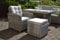 bomey Ottoman und Rattansessel Outdoor Indoor - Rattan Gartenmöbel Set Manhattan 2-Teilig, Gartensessel Grau + Hocker + Polster Beige, Polyrattan Lounge Sessel Garten, Terrasse und Wintergarten