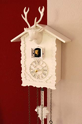 CLOCKVILLA Weiße Kuckucksuhr modern mit Hirschkopf Musik Quarz Uhr batteriebetrieben