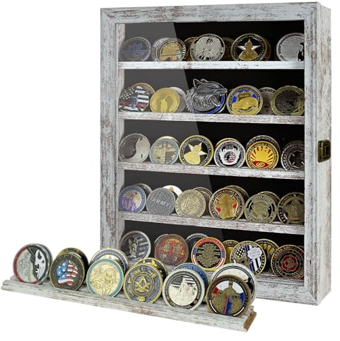 DecoWoodo Militärische Herausforderung Münzvitrine mit HD-Hartglastür, 5 Reihen Medaillen-Vitrine mit abnehmbaren Regalen, Poker-Chip-Münzhalter, Schattenbox für Sammler, rustikales weißes Finish
