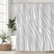 Dazzlewall Rideau de Douche Rayures Grises 180x180cm, Rideau de Bain Design Abstrait Géométrique, Tissu Imperméable Résistant Moisissures avec 12 Crochets