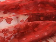 Organza Stoff Bordeaux rot mit Glitzer Herzen Meterware
