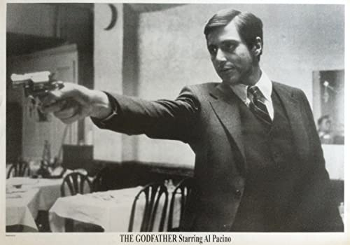 Close Up Der Pate - The Godfather : Al Pacino mit Pistole (1971) | | US Filmplakat, Poster [59 x 84 cm]