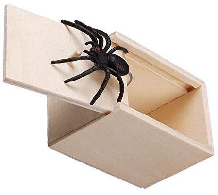 Funny Scare Box Spider Hidden in Case Prank-Wooden Scare Box Joke Trick Play Toys Personalized Gift Fool Your Friend Spider Toy