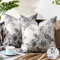 Aisybaklyn 2er Set Kissenbezüge Wasserdicht Kissenbezug 40X40cm Zierkissenbezüge Schwarze Weiße Blumen Morden Outdoor Kissen Leinen Kissenhülle Dekokissen für Sofa Wohnzimmer Garten