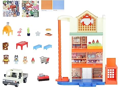 Bluey Hammerbarn - Mega juego de centro comercial, 4 niveles, 22 pulgadas de alto con elevación de trabajo y retorno de carro, luces y más de 45 sonidos. 3 figuras. 15 accesorios y vehículo Tradie Ute
