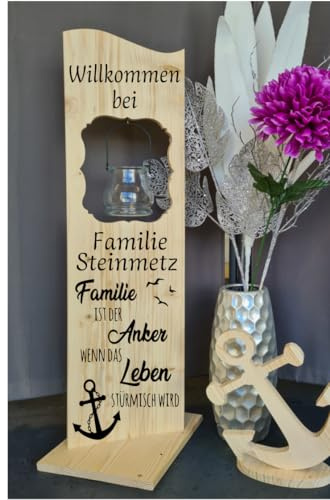Designbysh Personalisierter Holzaufsteller, Holz Deko Schild Holzschild Eingangsschild mit Windlicht aus Glas, Familie ist der Anker