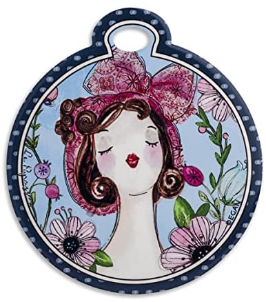 Egan Sottopentola Collezione Le pupazze. Oggetto Realizzato in Ceramica Smaltata di Colore Azzurro. Dimensione: 16x18 cm. La referenza è PU25T/AZ