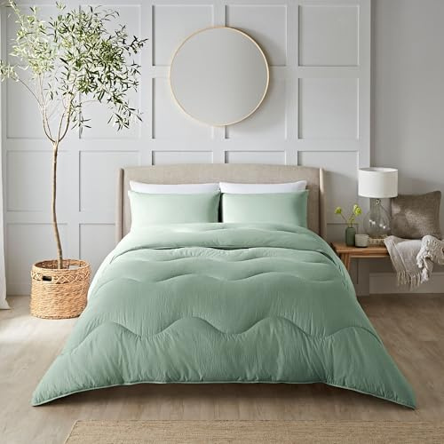 Night Lark Coverless Duvet King Size 10.5 Tog Seersucker Set - Meadow Green. Supersoft, Cosy and Lightweight Quilt. A Machine Washable, Hypoallergenic, Quick Drying All in One Comforter & Pillowcases