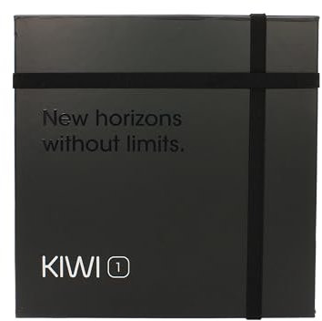 KIWI 1 Gift Box - Cofanetto Regalo con Sigaretta Elettronica KIWI 1 Starter Kit, 3 Pod Ricaricabili, 20 Cotton Tips Classic, 1 Silicon Case (Iron Gate)