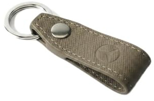 Mercedes-Benz Original Schlüsselanhänger aus Saffiano-Leder Taupe, mit Metallring und eingraviertem Logo