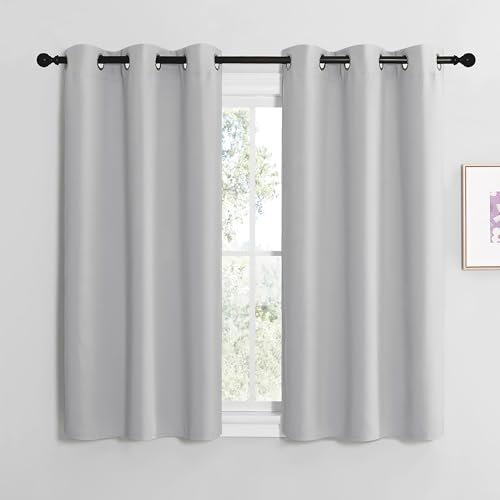 NICETOWN Vorhang Hellgrau Gardinen Kurz Fenster Vorhänge Badezimmer Verdunklungsvorhänge mit Ösen Vorhang Blickdicht Kurzgardine Modern Schlafzimmer 2er Set Thermal Curtains, H137 x B107 cm
