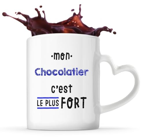 Otshirt Tasse Cœur Mon Chocolatier C'est le plus fort - Mug - Idée Tasse Personnalisable en forme de Cœur Cadeau Anniversaire Fête Original Famille Travail Départ Collègue Retraite Noël.