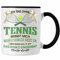 Trendation - Tennis Tasse Geschenk für Tennis-Spieler Spielerin Lustiger Spruch Geschenkidee (Schwarz)