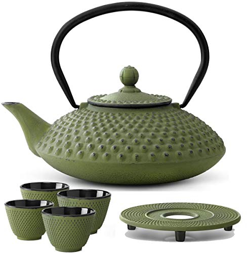 Teekanne asiatisch Gusseisen Set grün 1.25 Liter mit Henkel & Edelstahl Tee-Filter Sieb-Einsatz für losen Tee & Untersetzer und Teebecher (4 Tassen)