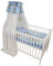 Bello24 - 11 Teiliges Babybett Kinderbett und Bettwäsche komplett Set Happy höhenverstellbar für Neugeborene Babys und Kleinkinder aus Massivholz (Blau - Teddybär auf Leiter)