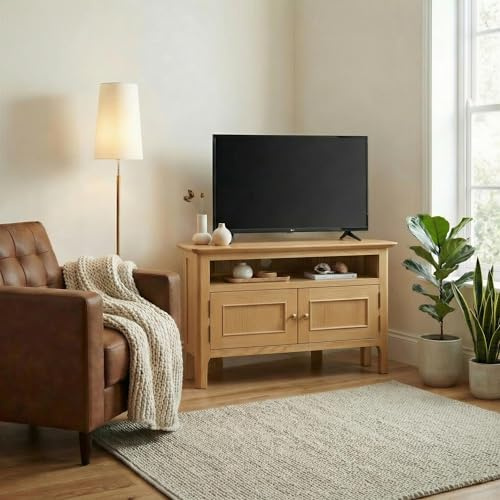 Furniturebox UK Living Room Storage Furniture, Belle Wood Corner TV Stand with Shelf and 2 Door Cupboard, Solid Oak Tabletop, Brass Fixtures, Wooden Unit, Traditional Classic Style, Cream