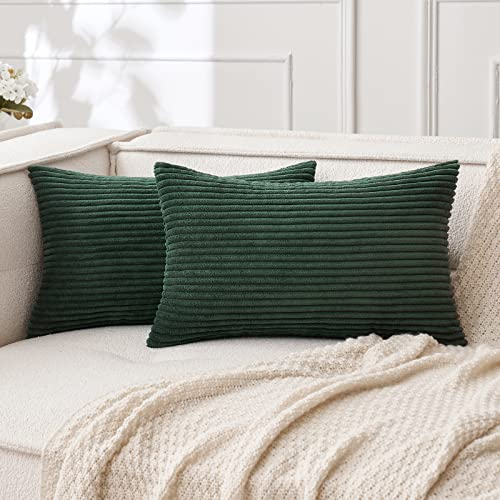 MIULEE 2er Set Kissenbezüge Kord Kissenhülle Dekorative Kissenbezug Sofakissen Couchkissen Dekokissen Zierkissenbezug Deko Kissenhülle mit Verstecktem Reißverschluss 30x50cm 12x20in Dunkelgrün