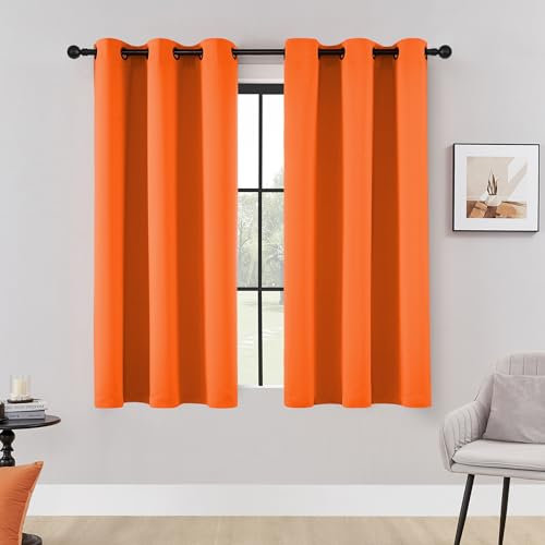 HUTO Lot de 2 Rideaux occultants Courts à Isolation Thermique avec œillets en cuivre Antique pour sous-Sol, Salle de Bain, Petites fenêtres, 106,7 x 114,3 cm, Orange Vif