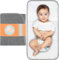 Baby Dyoli. Graue Baby-Wickelunterlage, tragbares und faltbares Design, einfach zu transportieren und in der Mutterschaftstasche zu verstauen.