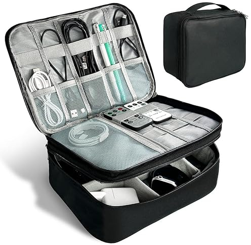 MyGadget Doppelschichtige Universal Kabel Organizer Tasche [25,9 x 19,5 x 8,5 cm] - Reise Kabeltasche - für Elektronik Zubehör wie Ladegeräte I Kabel - Schwarz