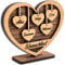 DARO Design - Herz mit Gravur aus Holz - Wunschtext und 5 Namen - Geschenk für Eltern, Großeltern, Oma, Opa, Enkel, Freunde, Liebe - Größe 15x12x4cm - Individuell, Persönlich