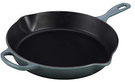 Le Creuset Signature Poêle à Cuisson et de Service en Fonte, Ronde, Ø 26 cm, convient à tous les types de cuisinières, y compris à induction, 2,60 kg, Ocean