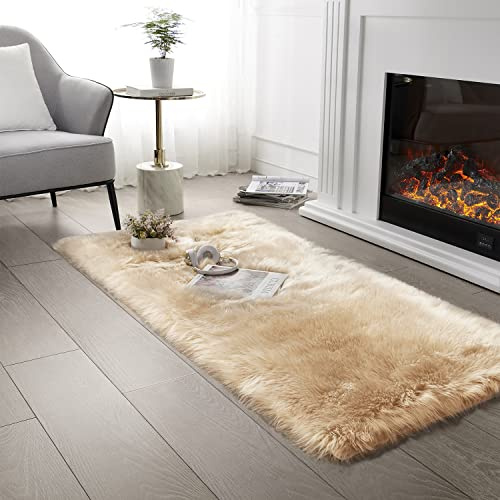 SERISSA Weicher, flauschiger Teppich, beige, Kunstfell-Teppich, zotteliger Teppich für Schlafzimmer, Boden, Wohnzimmer, 90 x 150 cm