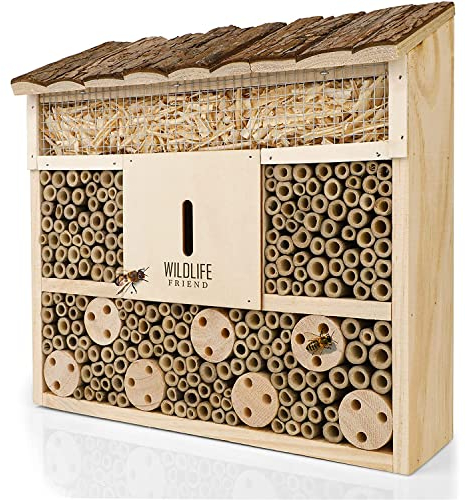 WILDLIFE FRIEND I Bienenhotel Insektenhotel 29.5 x 28 x 10 cm mit Holz-Dach - unbehandelt, Bienenhaus aus Massiv-Holz für Bienen, Marienkäfer & Florfliegen, Insektenhaus & Nisthilfe zum Aufhängen