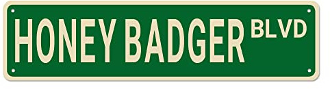 Honey Badger BLVD Straßenschild, Honigdachs Dekor Honigdachs Liebhaber Geschenk, lustige Wanddekoration für Zuhause/Bauernhaus/Männerhöhle, hochwertige Metallschilder 40,6 x 10,2 cm