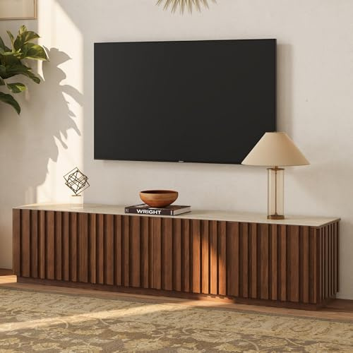 Homary TV Schrank 213cm, Eschenholz Rillenfront mit Sintersteinplatte & LED | 213 cm TV Schrank mit Eschenholz-Rillendesign, Sintersteinplatte, 4-stufiger LED und Kabelmanagement.