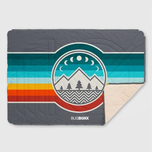 Bus-Boxx VOITED CloudTouch® 4-in-1 Campingdecke – Multifunktionale Outdoor-Decke, Kissen, Schlafsack und Poncho, wasserabweisend, aus recyceltem Materialien (Camp Vibes)