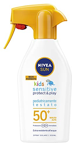 NIVEA SUN Maxi Sonnenspray Kids Sensitive Protect & Play LSF 50+ in 300 ml Sprühflasche, Sonnenschutz ohne Parfüm, Sonnencreme für empfindliche Haut