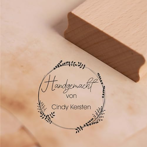 Motivstempel Handgemacht von mit Vintage Kranz Motiv - inkl. Name - personalisierter Stempel Holzstempel Ø 48 mm