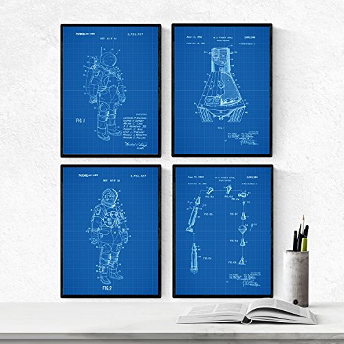 Nacnic Blau Astronaut Patent Poster 4-er Set. Vintage Stil Wanddekoration Abbildung von Raumkapsel und Raumanzug. Verschiedene geometrische Alte Erfindungen Bilder ohne Rahmen. Größe A4.