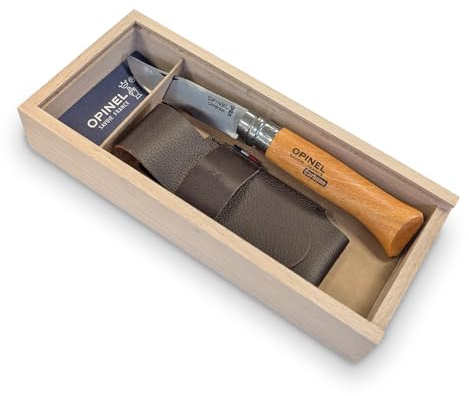 Set Cadeau Opinel n°8 Carbone Personnalisé Gravé avec Étui Cuir et Coffret – Lame Acier Carbone 8,5 cm – Manche Hêtre Verni