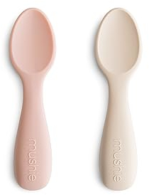 Mushie Cuillères De Démarrage en Silicone | Lot De 2 Cuillères Pour Tout-Petits | Pour Bébé Pour Apprendre à Manger Seul | Lavable au Lave-Vaisselle | Blush/Shifting Sand