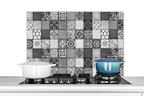 KitchenYeah© Spritzschutz Küchenrückwand Küche Deko Aluminium Platte Wandschutz Herd Spritzschutz WandverkleidungFliesen Retro - Schwarz und Weiß - Blumen - 80x55 cm