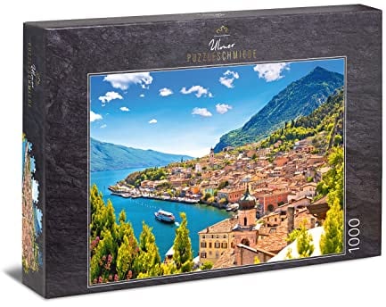 Ulmer Puzzleschmiede - Puzzle „Lago di Garda“ – Klassisches 1000 Teile Puzzle vom Gardasee – die malerische Ansicht der Ortschaft Limone sul Garda, Lombardei, Nord-Italien