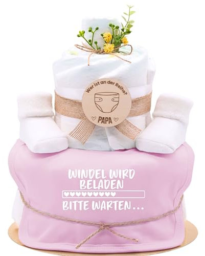 Trend Mama |Windeltorte | Windel wird beladen- Bitte warten | mit Entscheidungsmünze aus Holz |27 Windeln (Größe 2), Baby Lätzchen, Kuschelsocken|Geschenk Geburt (Vorderseite: Papa-Lätzchen rosa)