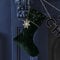 Ginger Ray Green Velvet Embroidered Weihnachtsstrumpf mit Charme Kamindeko