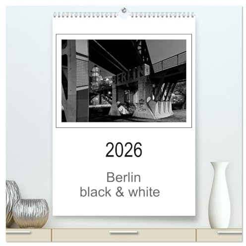 Berlin black & white (hochwertiger Premium Wandkalender 2026 DIN A2 hoch), Kunstdruck in Hochglanz: Eine nächtliche Reise durch Berlin in black & white (CALVENDO Orte)