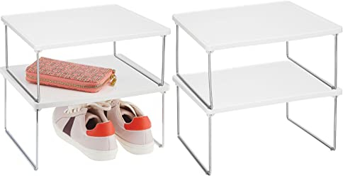 mDesign 4er-Set Regaleinsatz für Kleidung – Ablage aus Metall und Kunststoff für mehr Stauraum im Kleiderschrank – auch als Ordnungshelfer im Küchenschrank geeignet – weiß