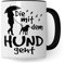 Die mit dem Hund geht lustige Tasse Hund, Geschenk für Hundehalterin Hundebesitzerin Frauchen Humor Geschenk für Hundeliebhaber Gassi Kaffee-Becher